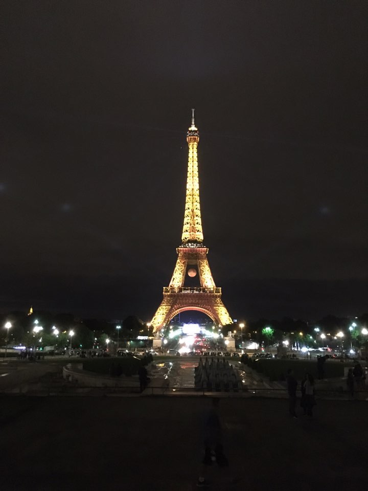 새벽 1시 에펠탑의 야경 정말 아름답다.
